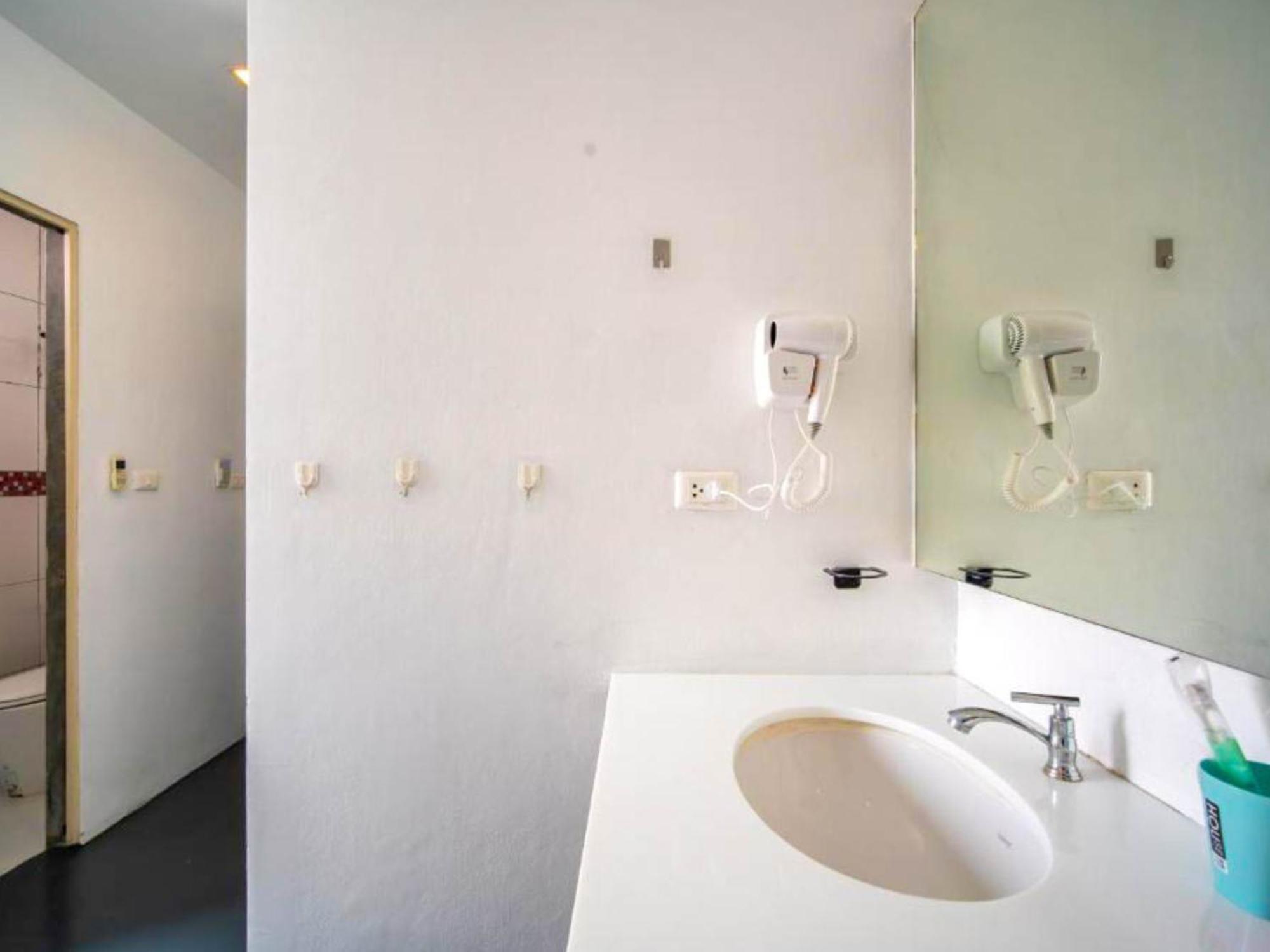 The Thai Guesthouse And Hostel Patong Extérieur photo